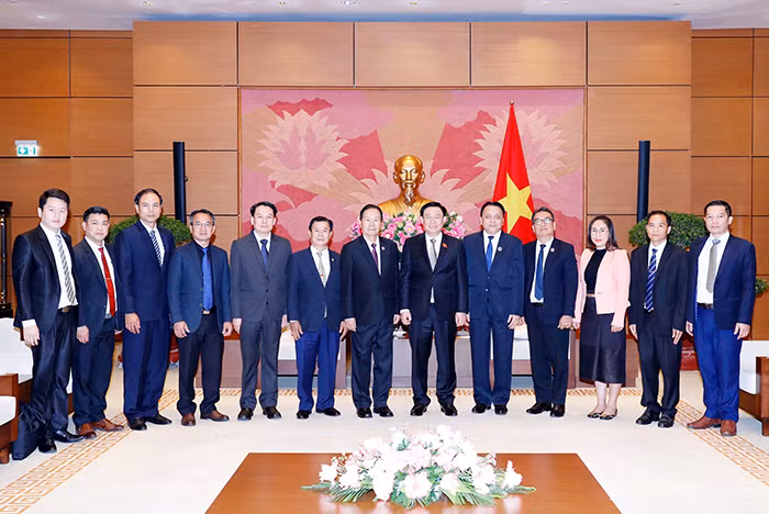 Chủ tịch Quốc hội Vương Đình Huệ tiếp Phó Chủ tịch Quốc hội Lào Chaleun Yiapaoher -0