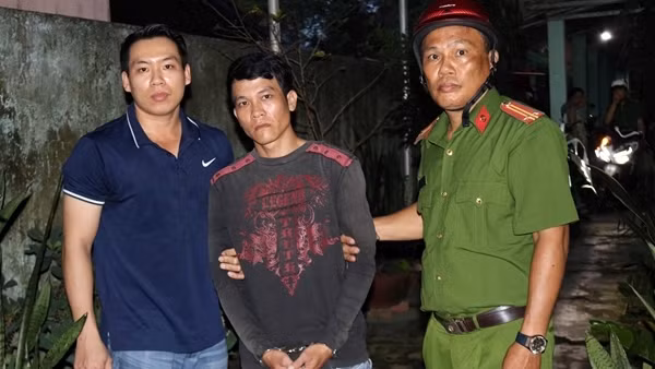 Thu 2 khẩu súng và 11 viên đạn trong nhà trọ