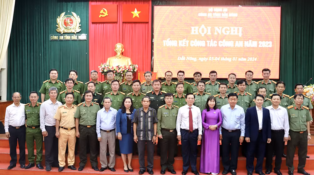 Công an các địa phương tổng kết công tác năm 2023, triển khai nhiệm vụ năm 2024 -0