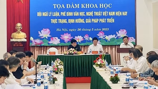 Văn học cũ, cần những cách đọc mới