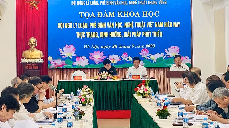 Văn học cũ, cần những cách đọc mới -1