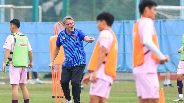 Thông điệp từ huấn luyện viên Philippe Troussier