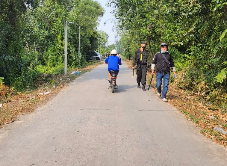 Vạch từng mét rừng tìm kiếm hung thủ giết người cướp tài sản -1