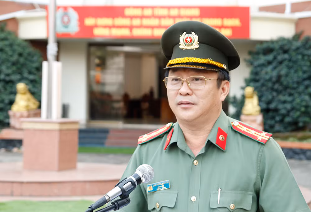 Trao thưởng đột xuất 2 đơn vị khám phá nhanh vụ án giết người -0