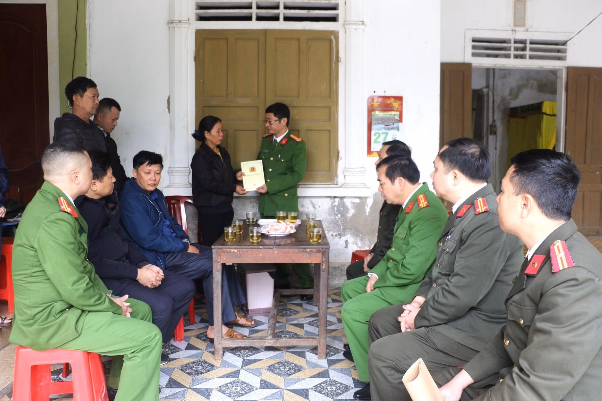 Bộ Công an hỗ trợ gia đình Công an viên hy sinh khi làm nhiệm vụ -0