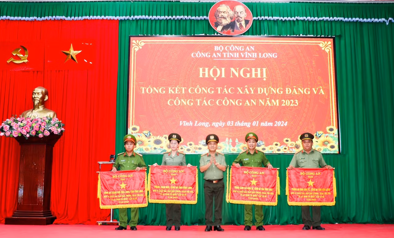 Công an Vĩnh Long, Tiền Giang triển khai công tác Công an năm 2024 -0