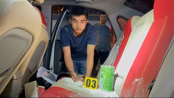 "Ôm" 499 viên thuốc lắc và 2 bịch ma túy từ TP Hồ Chí Minh về Kiên Giang