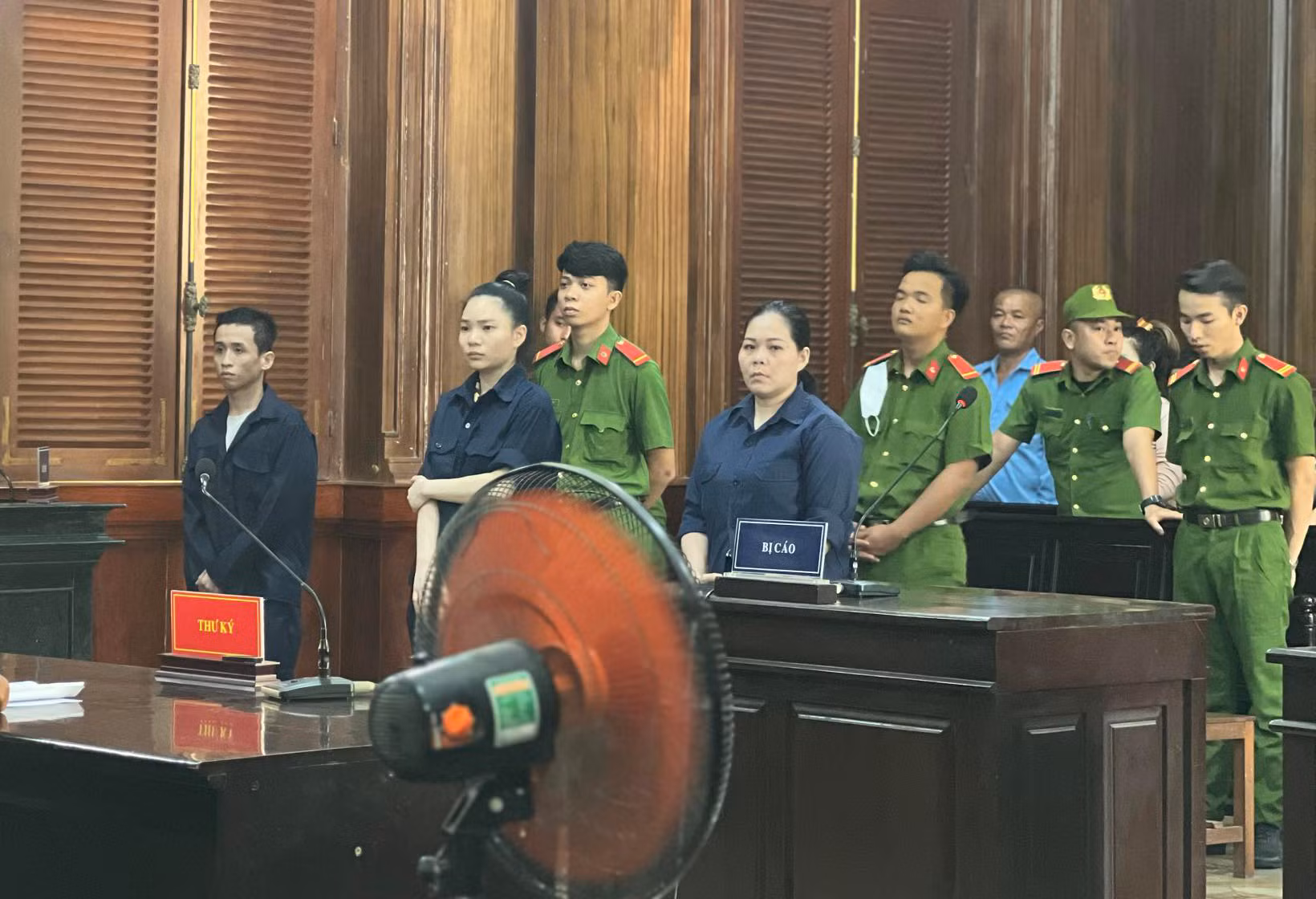 Mua bán “hàng trắng”, cặp vợ chồng trẻ cùng lãnh 20 năm tù -0