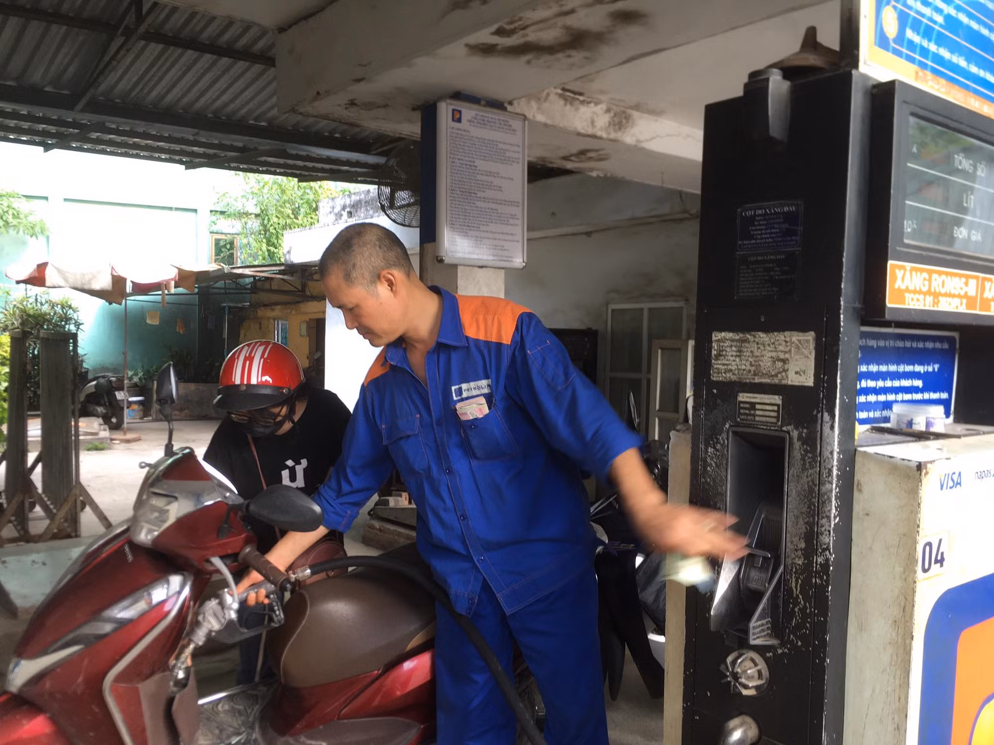 Giá xăng dầu tiếp tục giảm -0