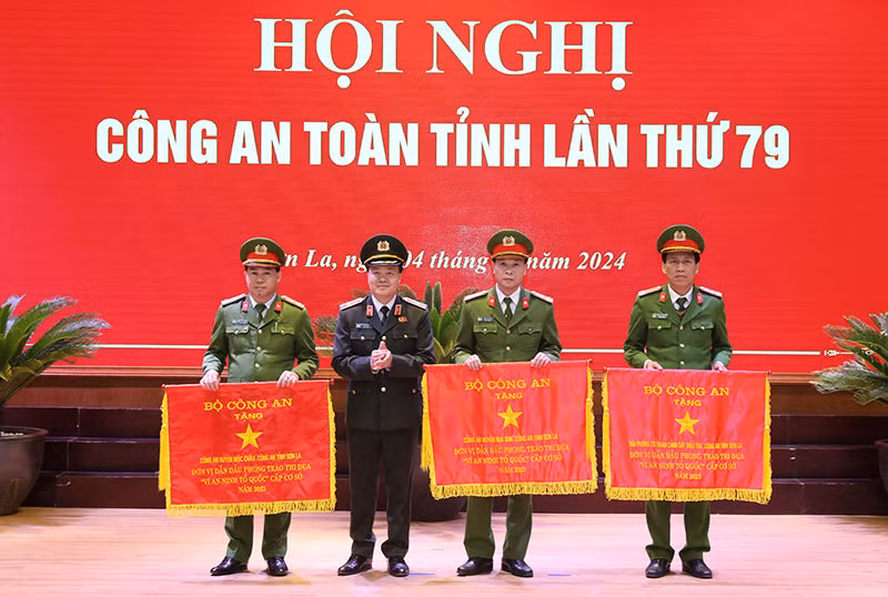 Thực hiện có hiệu quả các nhiệm vụ, bảo đảm ANTT cửa ngõ Tây Bắc -0
