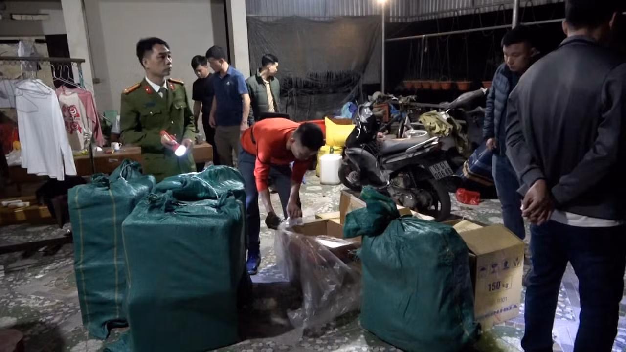 Triệt phá đường dây mua bán gần 400 kg pháo -0