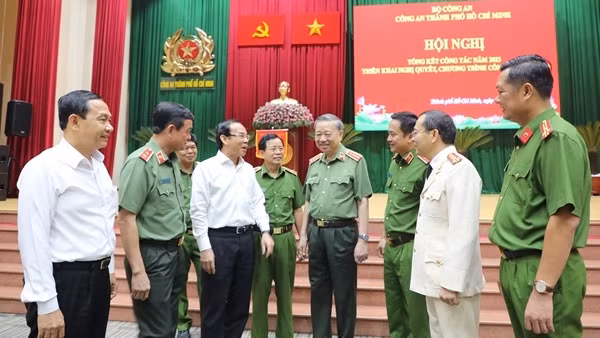Xây dựng Công an TP Hồ Chí Minh vững mạnh toàn diện, hoạt động hiệu lực, hiệu quả