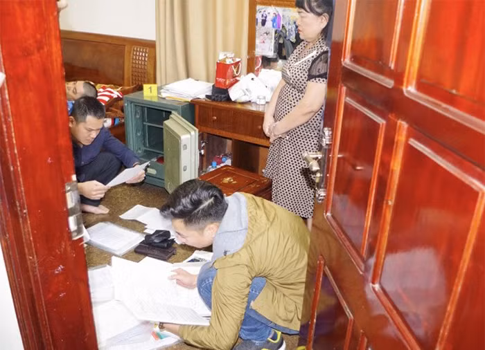 Bắt 3 đối tượng&nbsp;về hành vi làm giả giấy tờ để lừa vay tiền&nbsp; -0