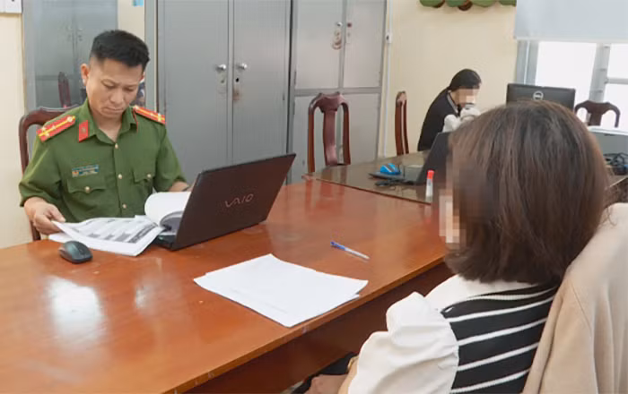 Tiến sĩ dỏm dạy kiếm tiền siêu tốc -0