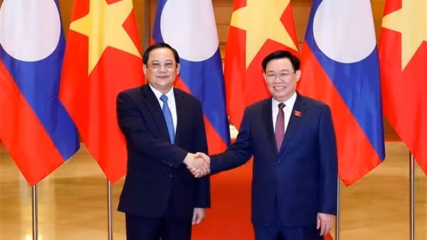 Việt Nam luôn dành ưu tiên cao nhất cho quan hệ truyền thống đặc biệt Việt-Lào