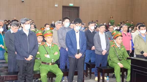 Xét xử đại án Việt Á: Cựu Bộ trưởng Nguyễn Thanh Long bị đề nghị từ 19- 20 năm tù