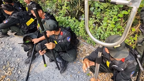 Vạch từng mét rừng tìm kiếm hung thủ giết người cướp tài sản
