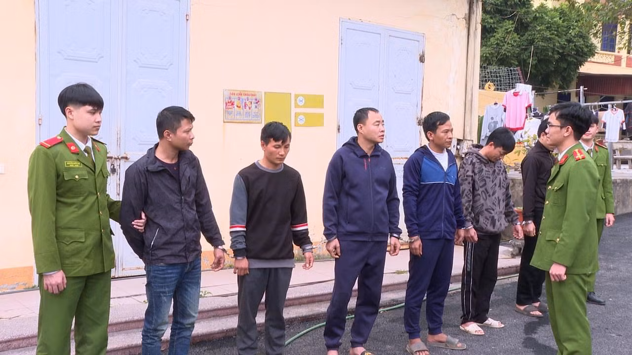 Triệt phá đường dây mua bán gần 400 kg pháo -0