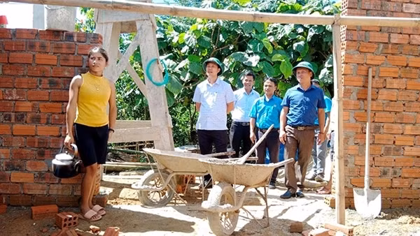 Nỗ lực giúp đồng bào xóa nhà tạm để ổn định cuộc sống
