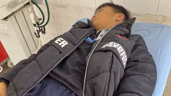 Nam sinh lớp 6 bị bạn hành hung dã man