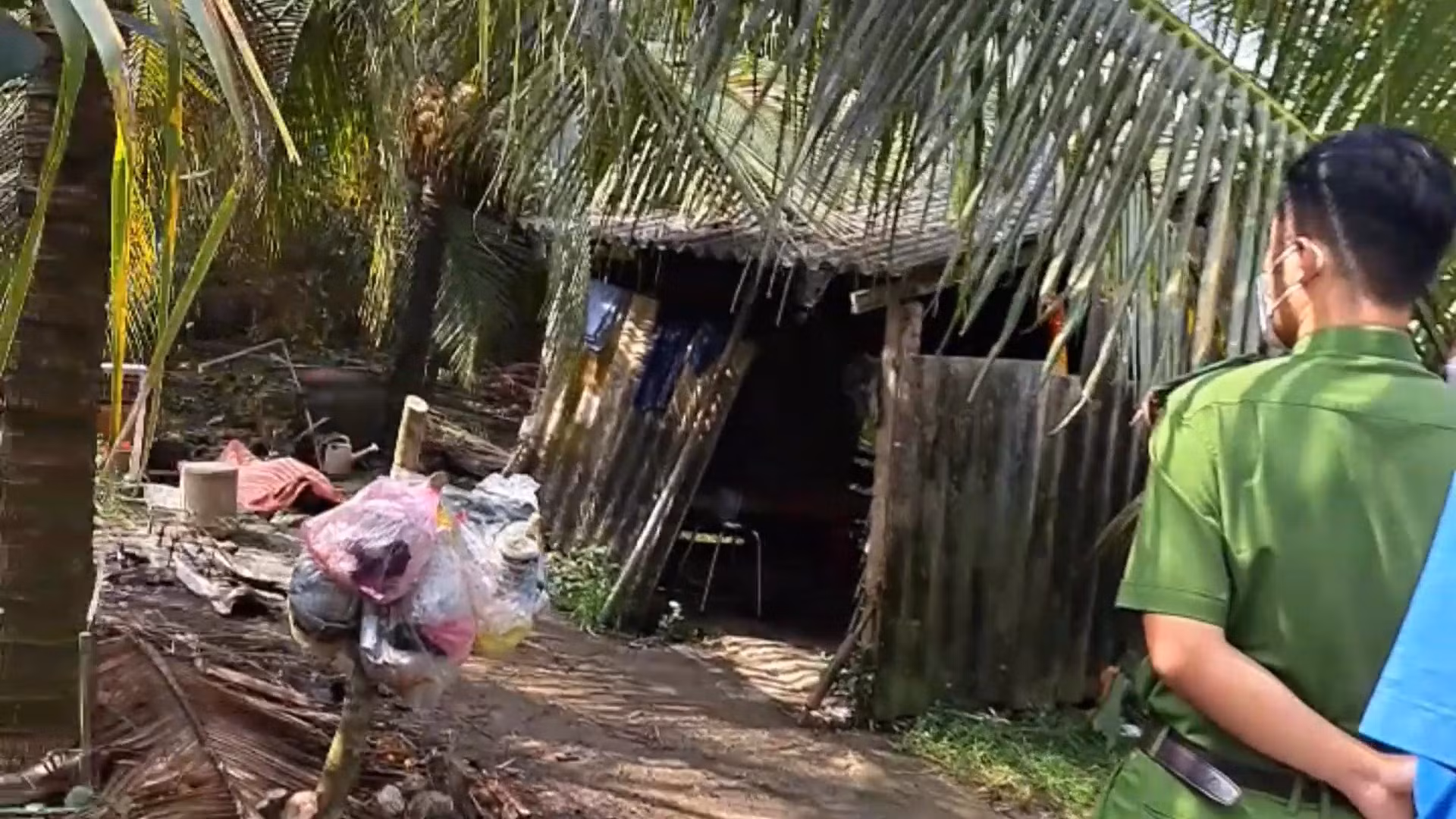 Người đàn ông tử vong bất thường trong vườn nhà -0