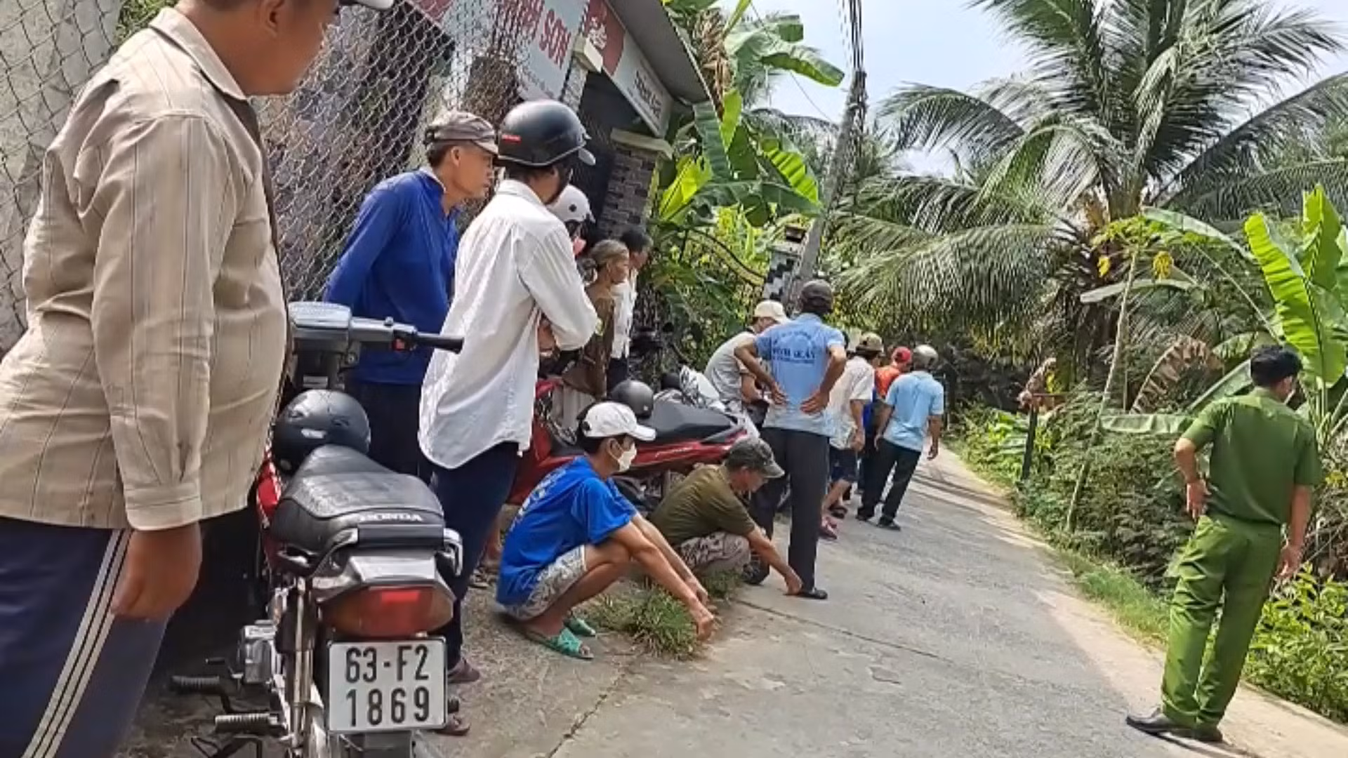 Người đàn ông tử vong bất thường trong vườn nhà -2