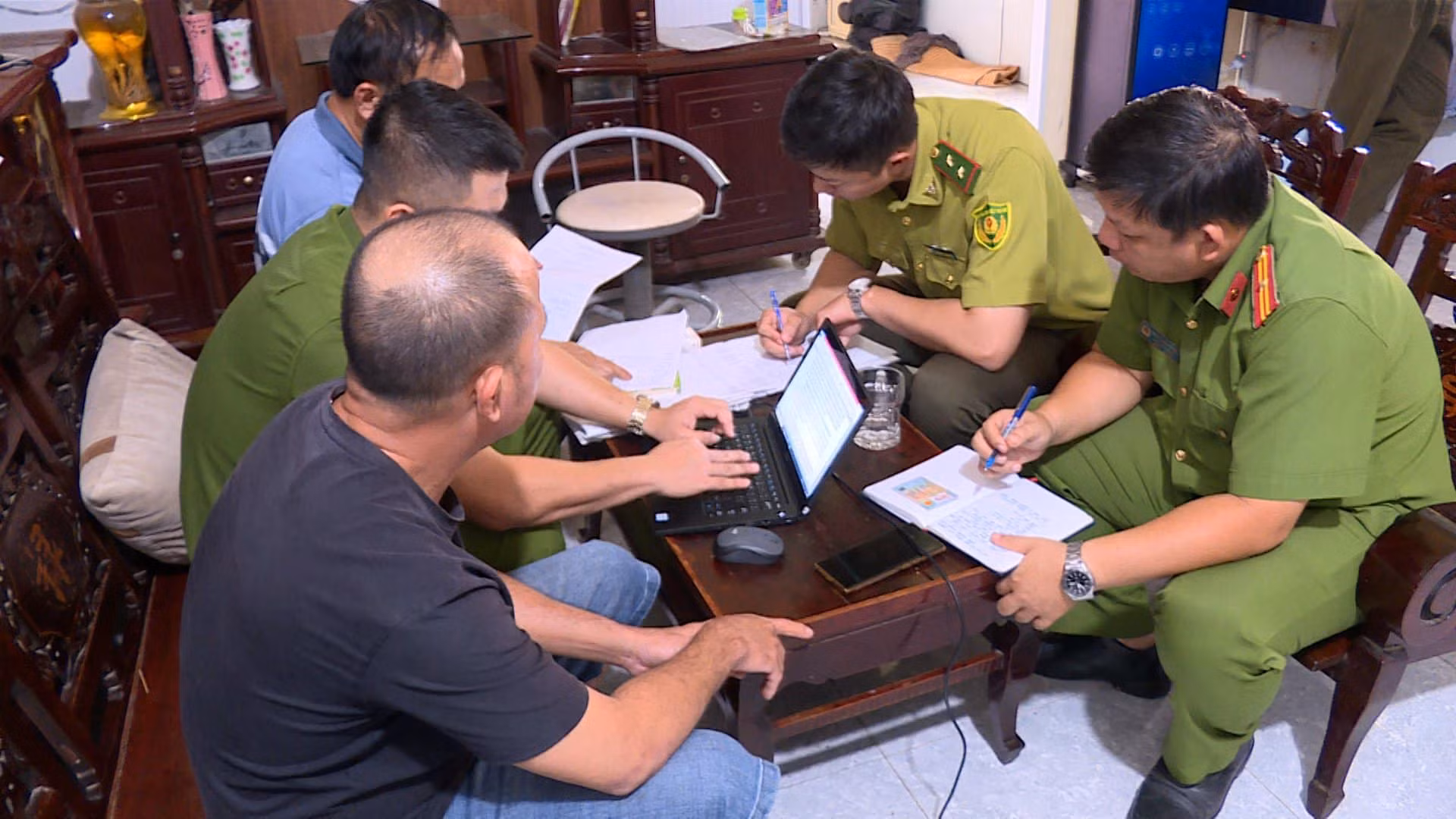Phát hiện hộ dân nuôi nhốt nhiều cá thể động vật hoang dã, quý hiếm -0