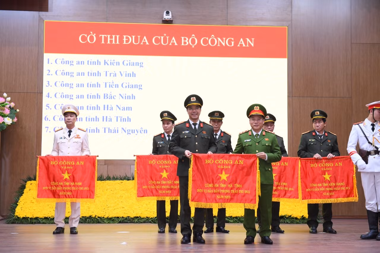 Nêu cao tính tiên phong, Công an Hà Tĩnh hoàn thành và vượt nhiều mục tiêu, yêu cầu đề ra -0