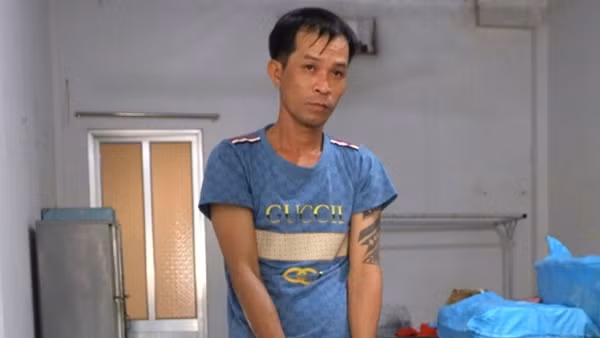 Đối tượng mang tiền án giết người cầm đầu nhóm vận chuyển pháo lậu