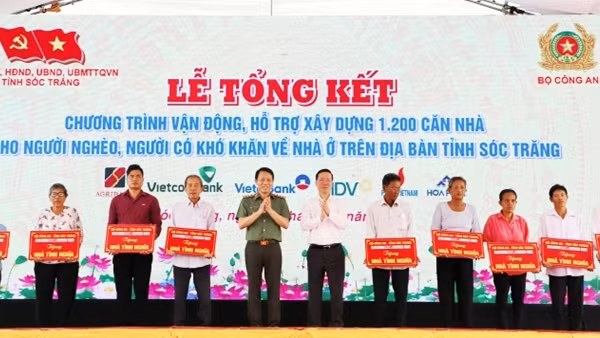 Tổng kết chương trình vận động, hỗ trợ xây dựng 1.200 căn nhà tại Sóc Trăng