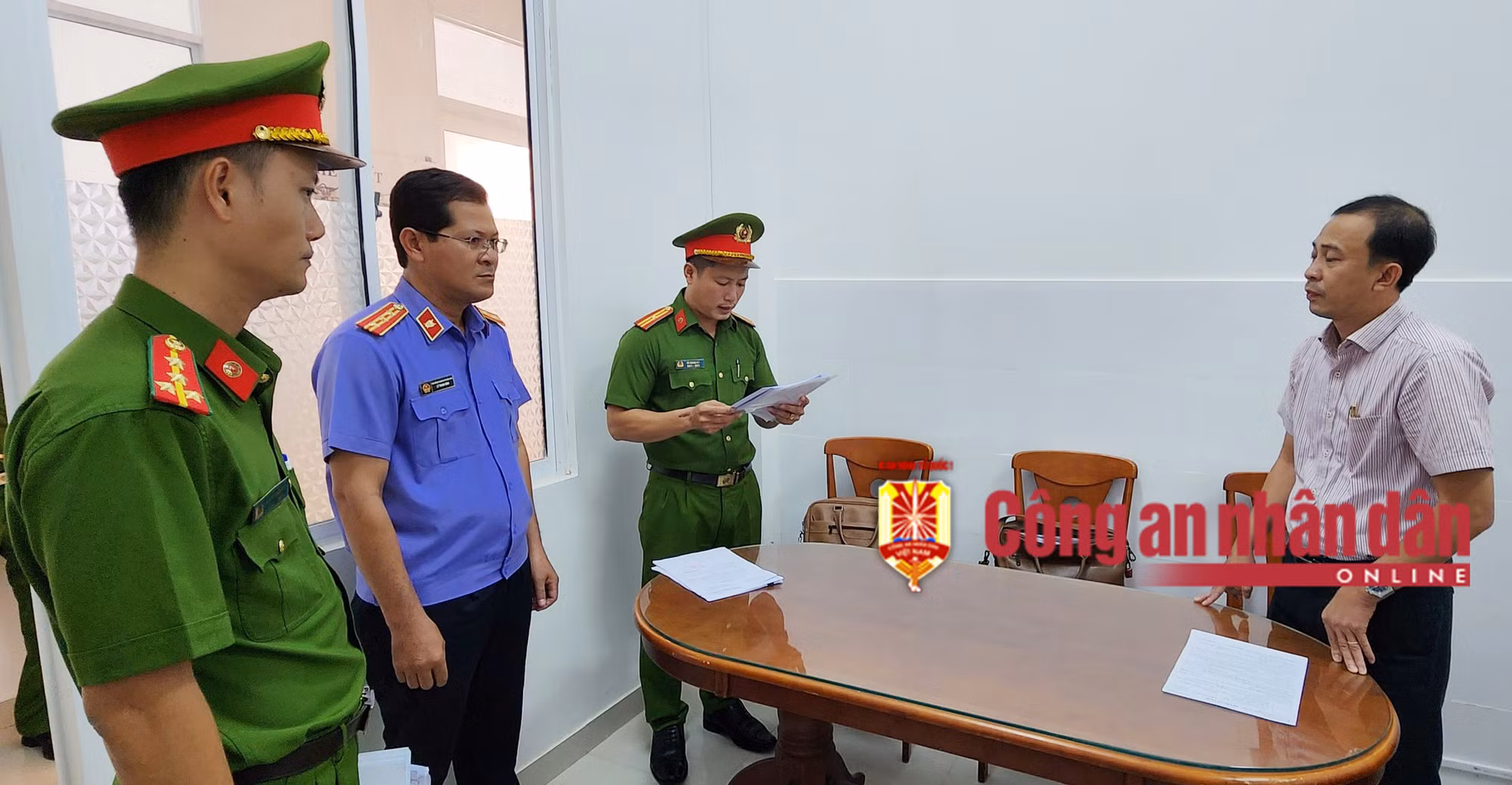 Phó Chủ tịch xã và cán bộ địa chính ở Phú Quốc bị bắt -0