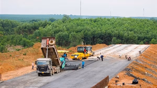 Gỡ hai vướng mắc lớn tại nhiều dự án cao tốc