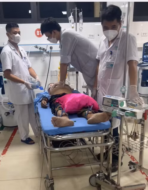 Người mẹ tử vong, con gái đăng clips “tố” bác sĩ tắc trách -0