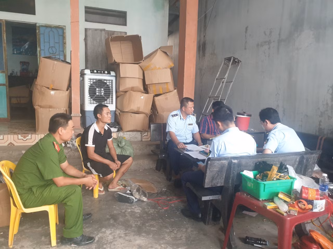 Chuyển Cơ quan điều tra vụ việc buôn bán hàng giả nhãn hiệu qua mạng xã hội -0