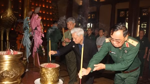 Hội Cựu Công an và Hội Cựu chiến binh TP Hồ Chí Minh tri ân Ngày Thương binh-Liệt sĩ