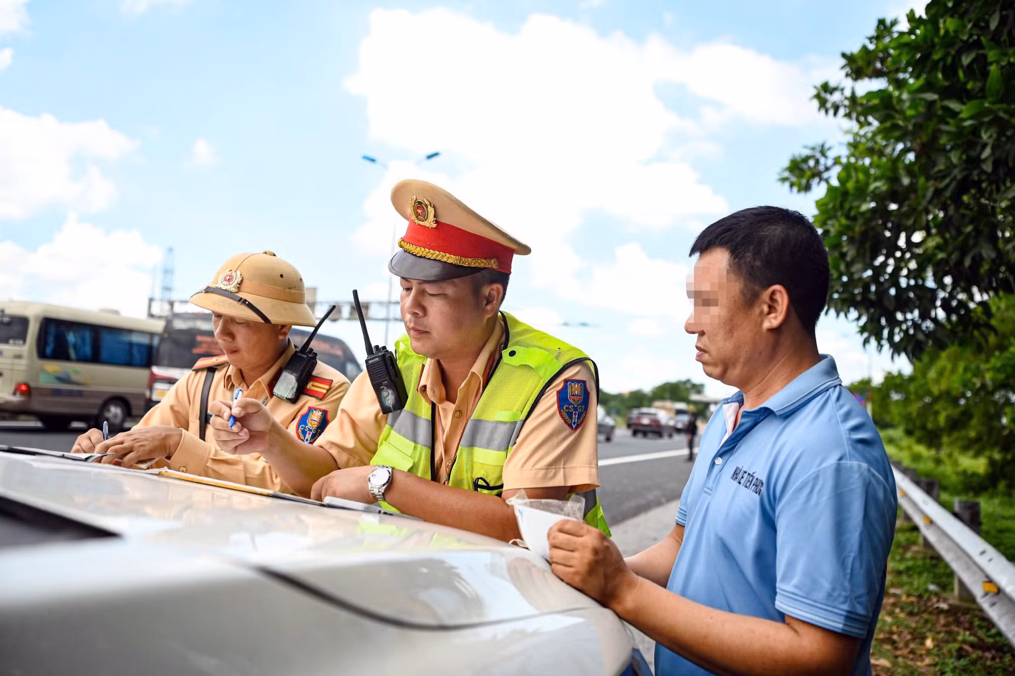 Cục CSGT tăng cường tuyên truyền, xử lý nghiêm vi phạm trên cao tốc -0