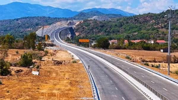 Sẽ hoàn thành 8 trạm dừng nghỉ trên tuyến cao tốc Bắc-Nam vào cuối năm nay