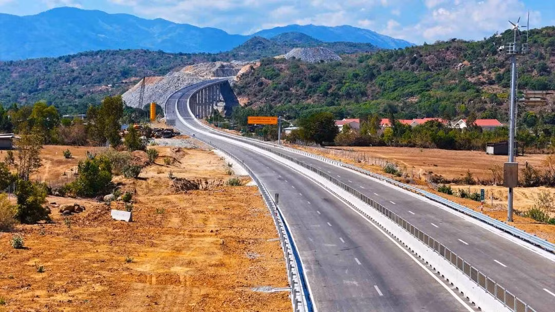 Sẽ hoàn thành 8 trạm dừng nghỉ trên tuyến cao tốc Bắc-Nam vào cuối năm nay -0
