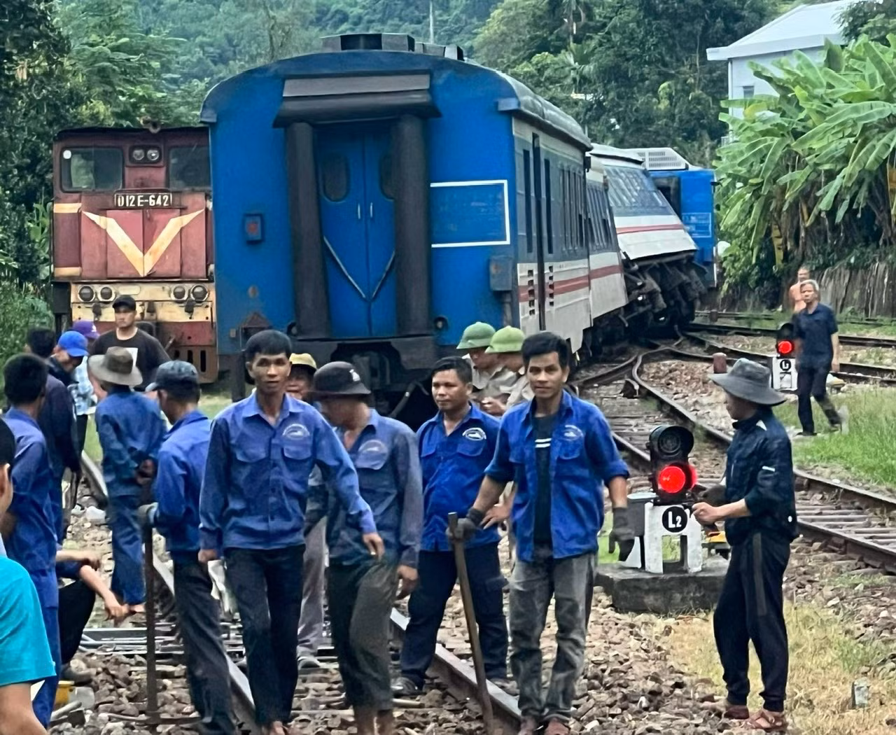Tàu sắt trên tuyến Bắc – Nam đã thông tuyến trở lại -0
