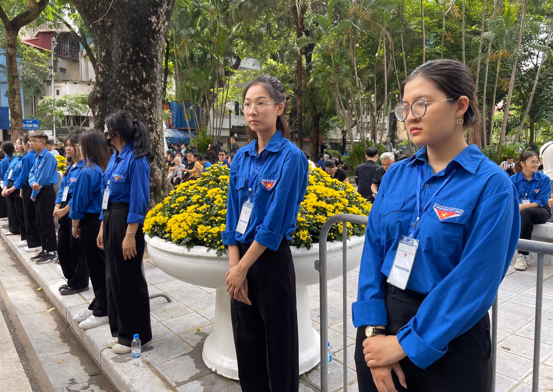 Tuổi trẻ Thủ đô tình nguyện phục vụ Quốc tang Tổng Bí thư Nguyễn Phú Trọng -0