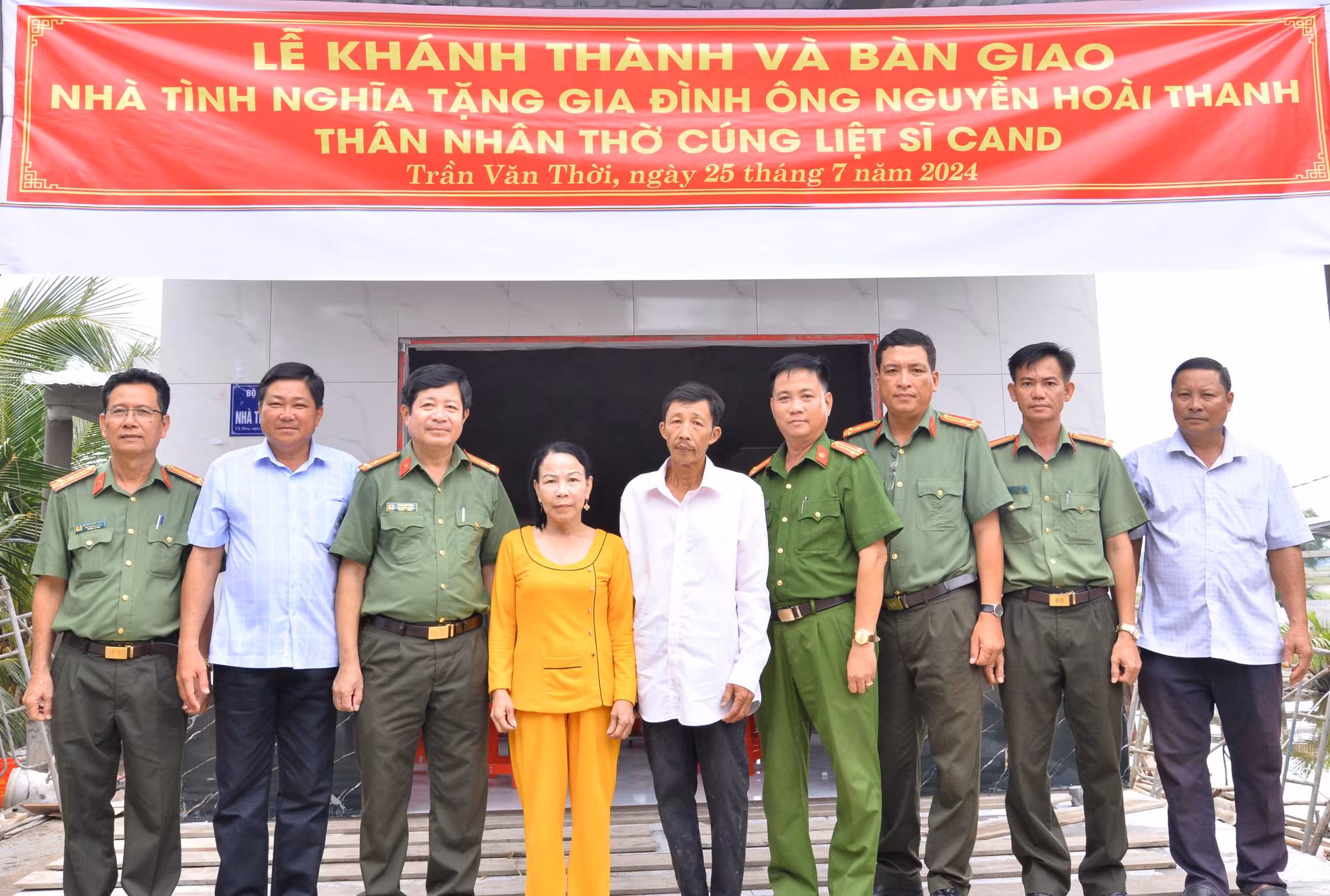  Công an tỉnh Cà Mau bàn giao nhà tình nghĩa cho 4 gia đình chính sách -1