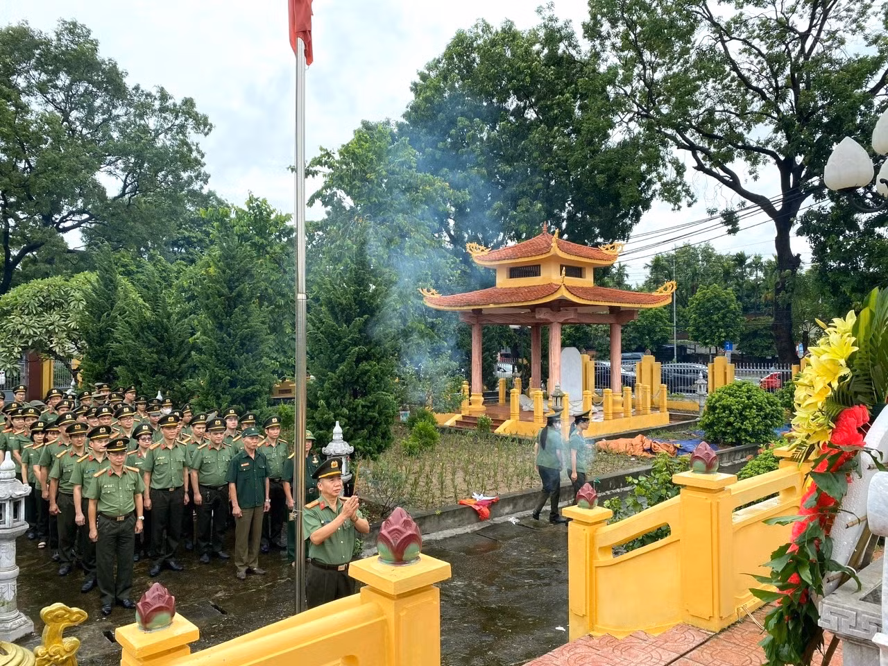 Viện Khoa học và công nghệ dâng hương tri ân các anh hùng, liệt sĩ tại Nghĩa trang liệt sĩ xã Lại Yên -0