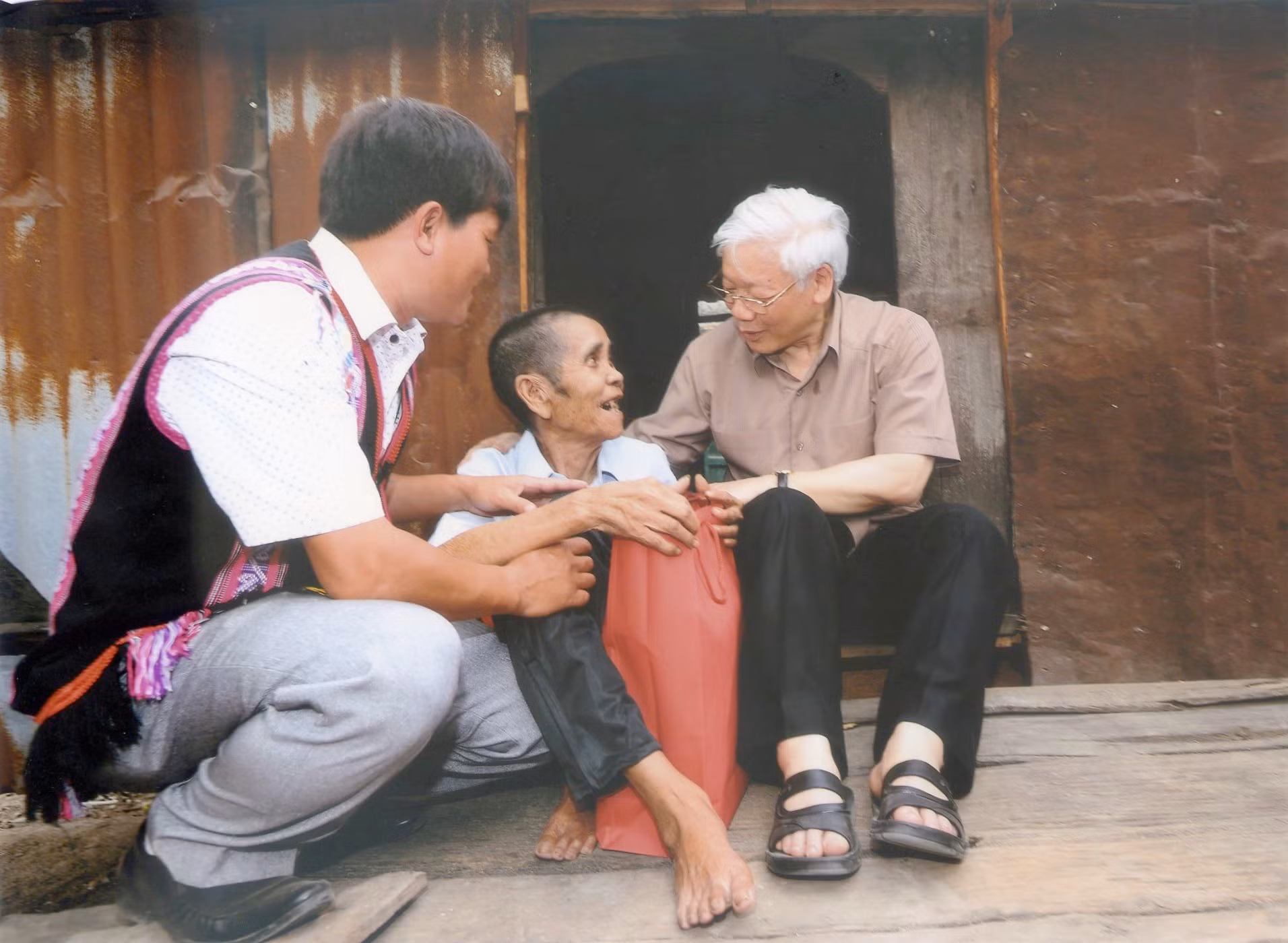 Lối sống mực thước, bình dị và những câu chuyện lay động lòng người (Bài 2) -0