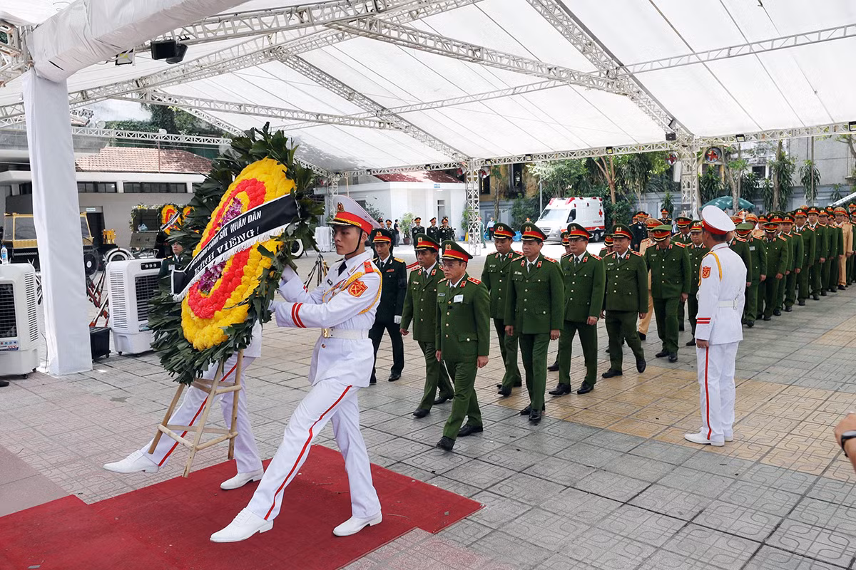 Ngày Quốc tang thứ hai, người dân vẫn xếp hàng dài viếng Tổng Bí thư Nguyễn Phú Trọng -0
