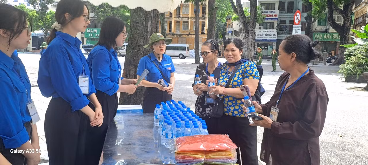 Tuổi trẻ Thủ đô tình nguyện phục vụ Quốc tang Tổng Bí thư Nguyễn Phú Trọng -0