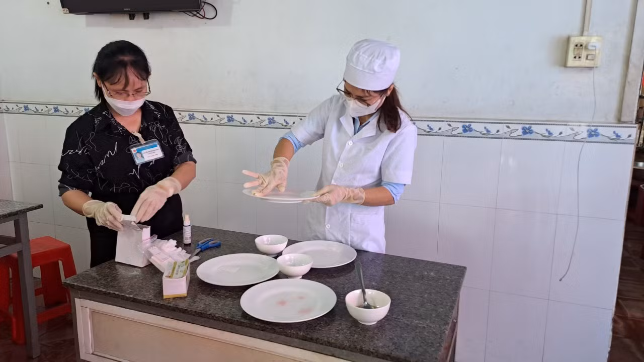 Sở Y tế Bình Thuận thông tin về vụ 48 du khách nhi bị ngộ độc thực phẩm -0
