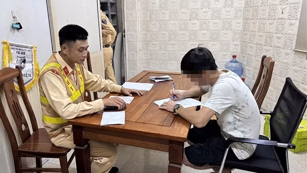 Tài xế xe "hổ vồ" dương tính ma túy, chở quá tải trong đêm ở Hà Nội