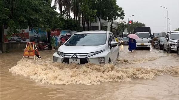 Mưa lớn dồn dập khắp miền Bắc