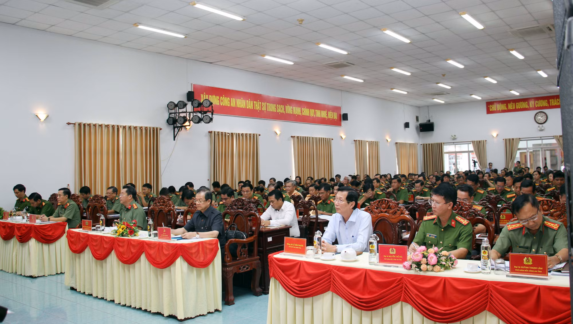 Từng đồng chí trong Ban Giám đốc phải phát huy, thể hiện rõ nét vai trò, trách nhiệm -0