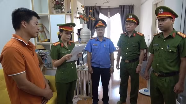 Bắt một Trưởng Ban quản trị chung cư về hành vi tham ô tài sản